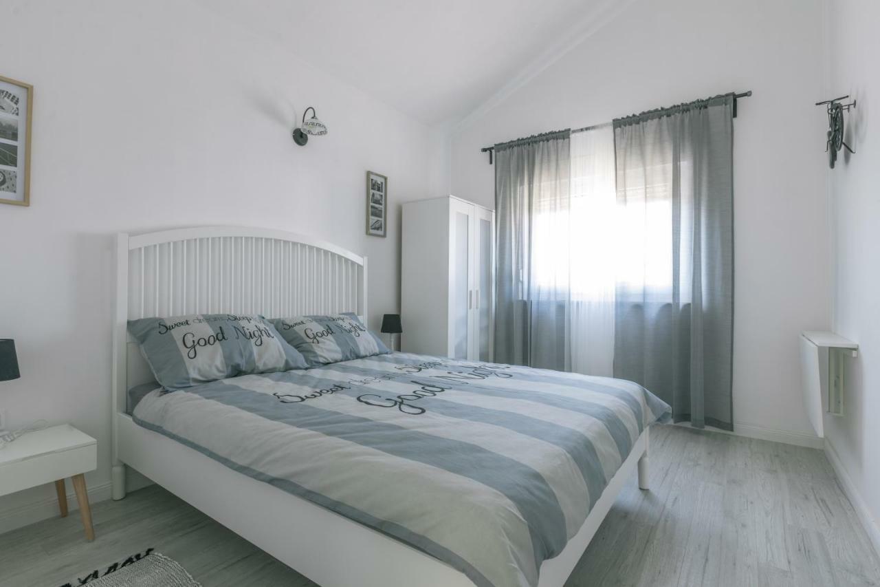 Hedon-Stone Apartment Starigrad Paklenica Exterior foto