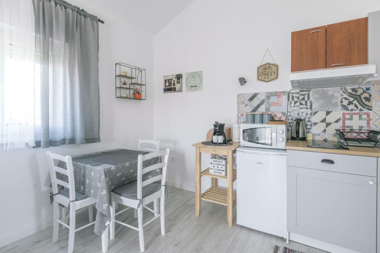 Hedon-Stone Apartment Starigrad Paklenica Exterior foto